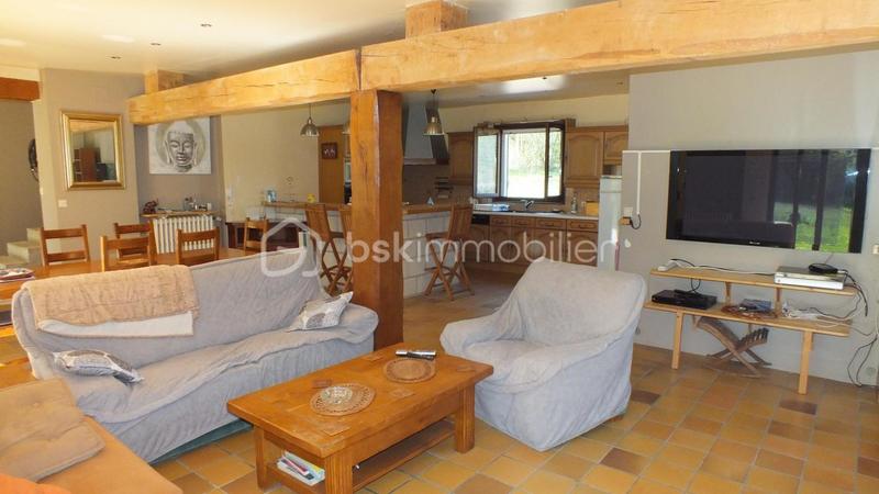 Maison traditionnelle - 219 m² - 10 pièces