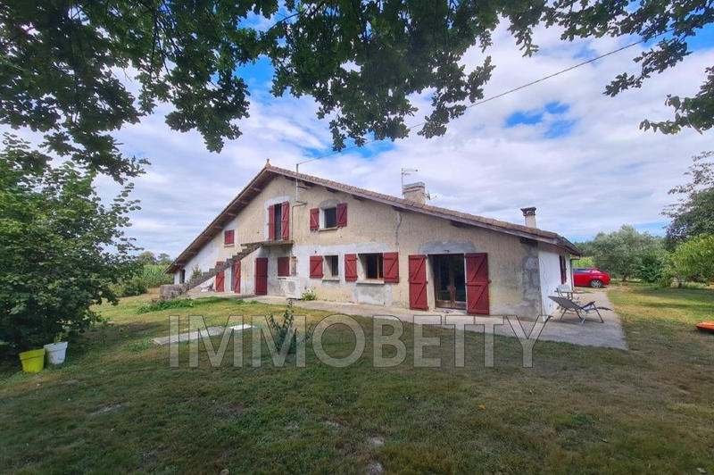 Maison - 225 m² - 8 pièces