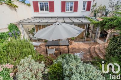 Maison - 200 m² - 8 pièces