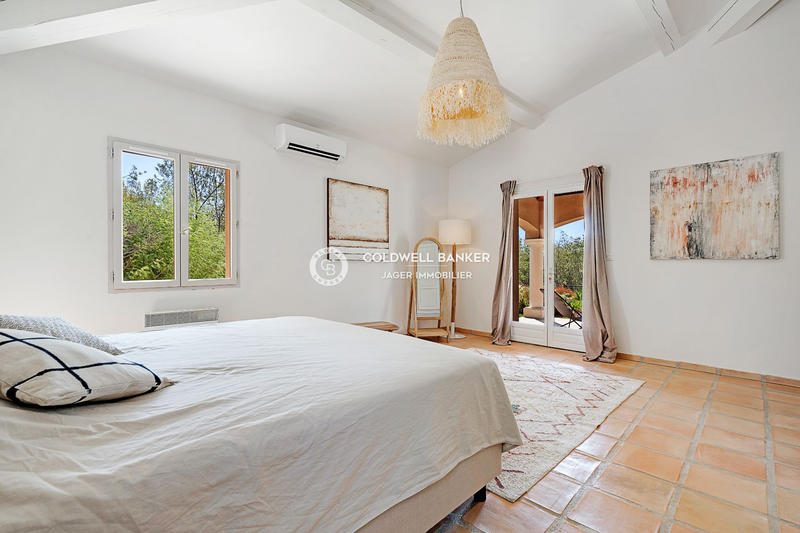 Villa - 250 m² - 5 pièces