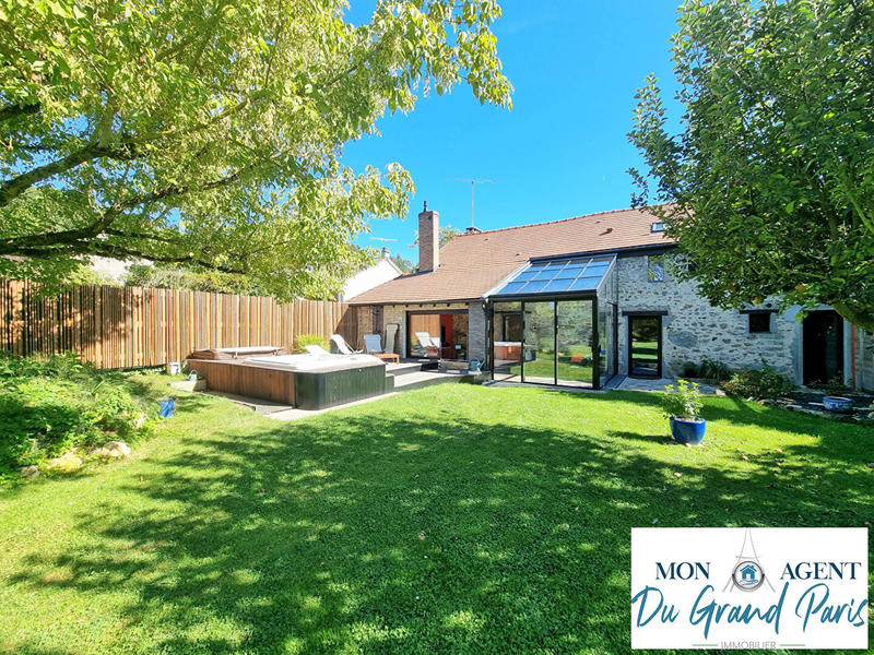 Maison - 273 m² - 8 pièces