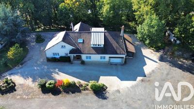 Maison - 228 m² - 11 pièces