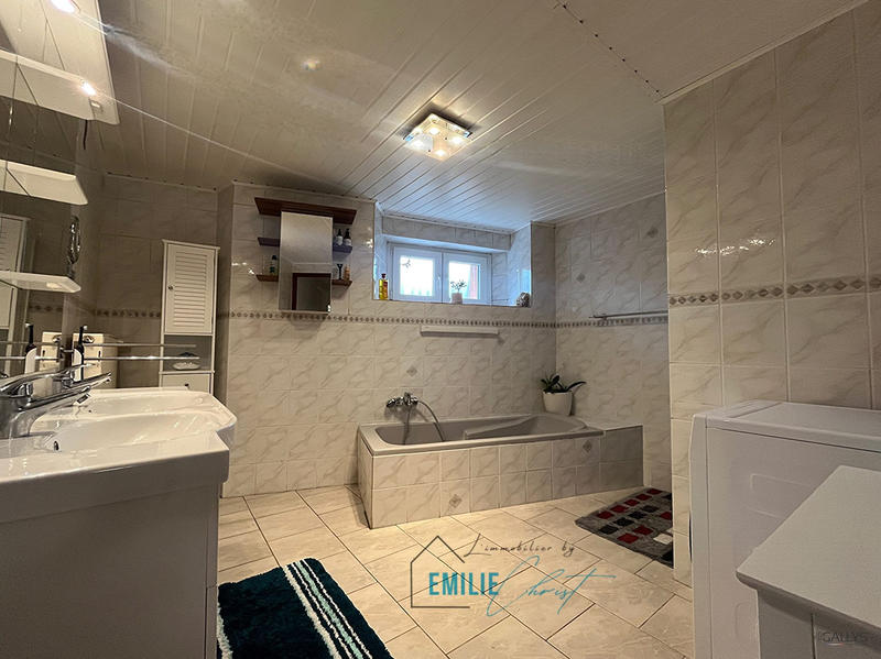 Maison - 121 m² - 5 pièces