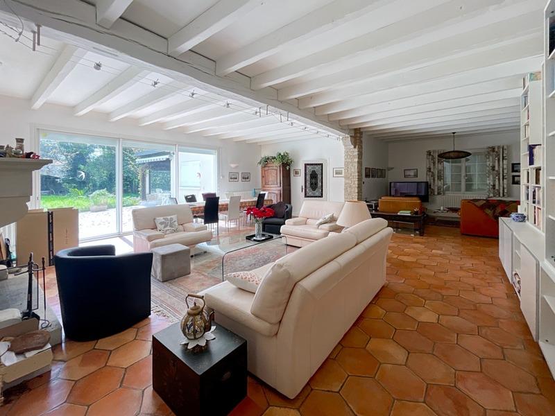 Maison - 276 m² - 8 pièces