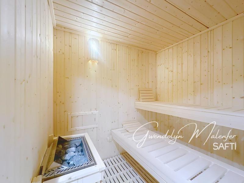 Maison - 248 m² - 8 pièces