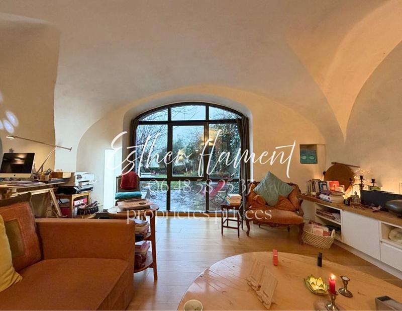 Propriété - 351 m² - 10 pièces