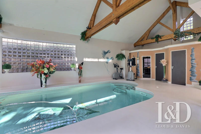 Maison - 482 m² - 10 pièces