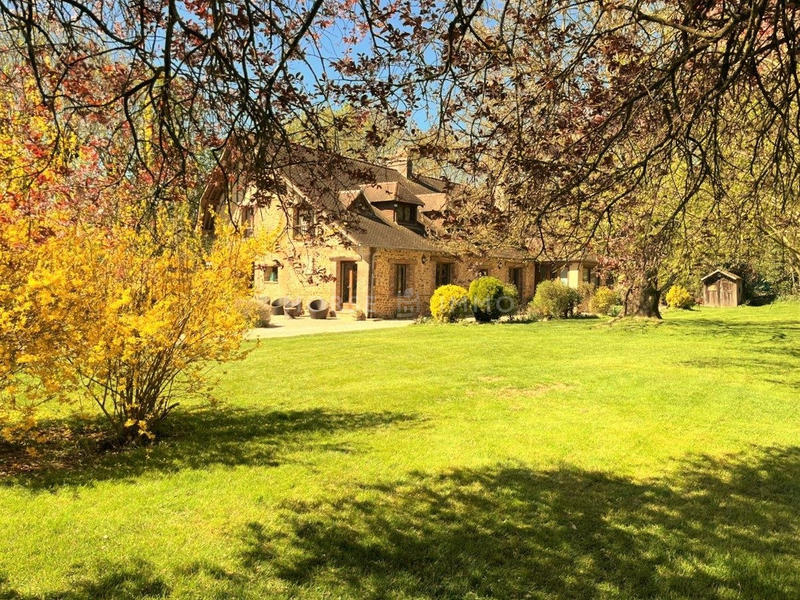 Maison - 230 m² - 7 pièces