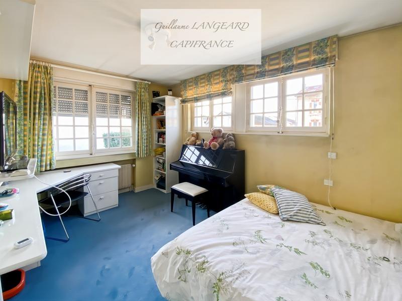 Villa - 346 m² - 9 pièces