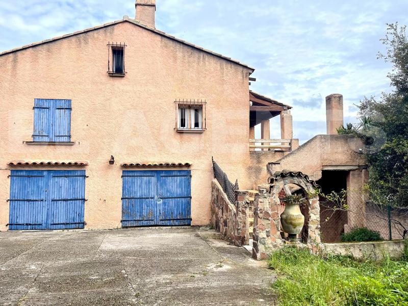 Maison - 224 m² - 9 pièces