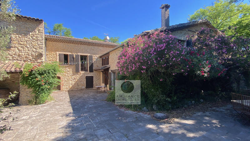 Maison - 451 m² - 11 pièces