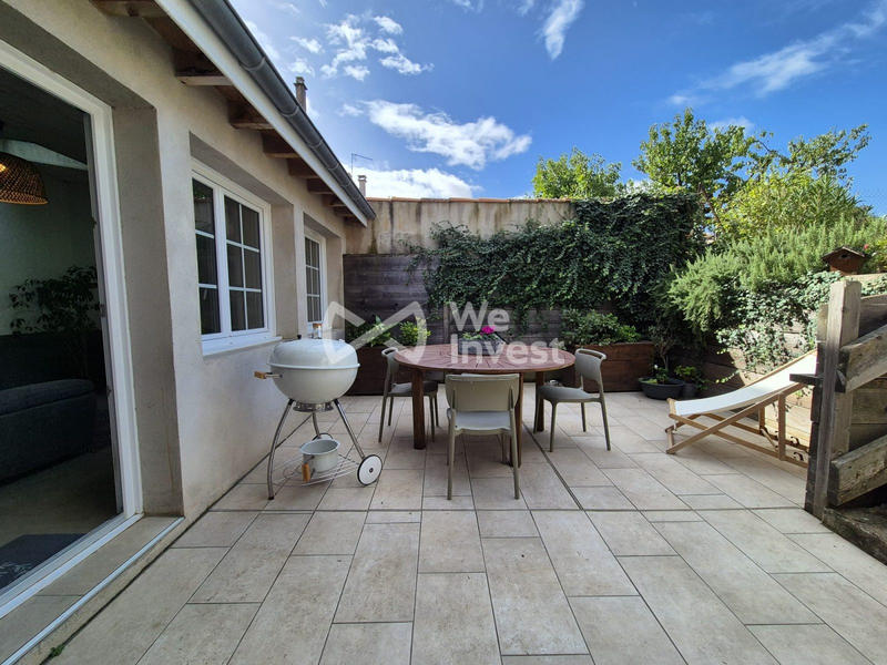 Maison - 234 m² - 8 pièces