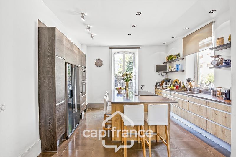 Maison - 323 m² - 10 pièces