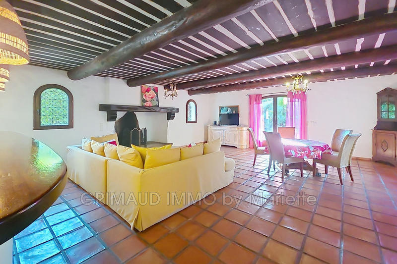 Maison - 236 m² - 8 pièces