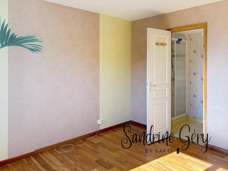 Maison - 97 m² - 6 pièces