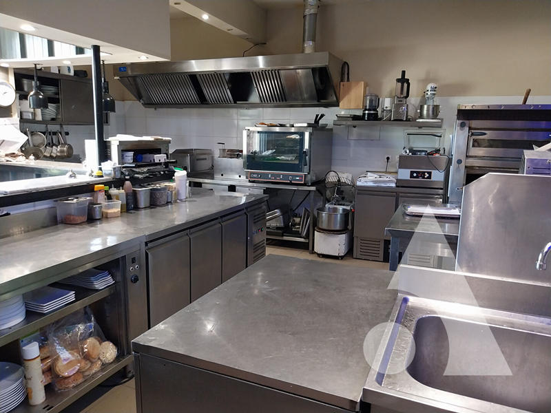 Maison - 210 m² - 6 pièces