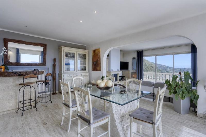 Maison - 255 m² - 8 pièces