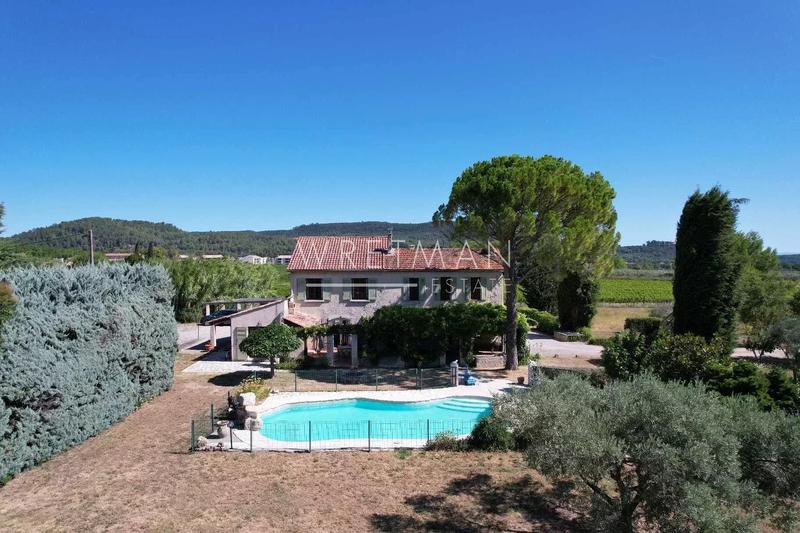 Villa - 238 m² - 8 pièces