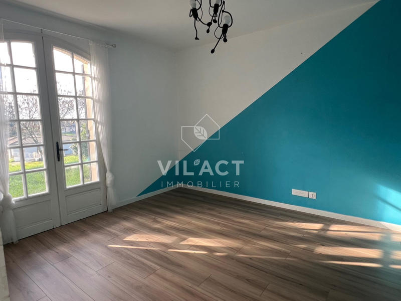 Maison - 222 m² - 7 pièces