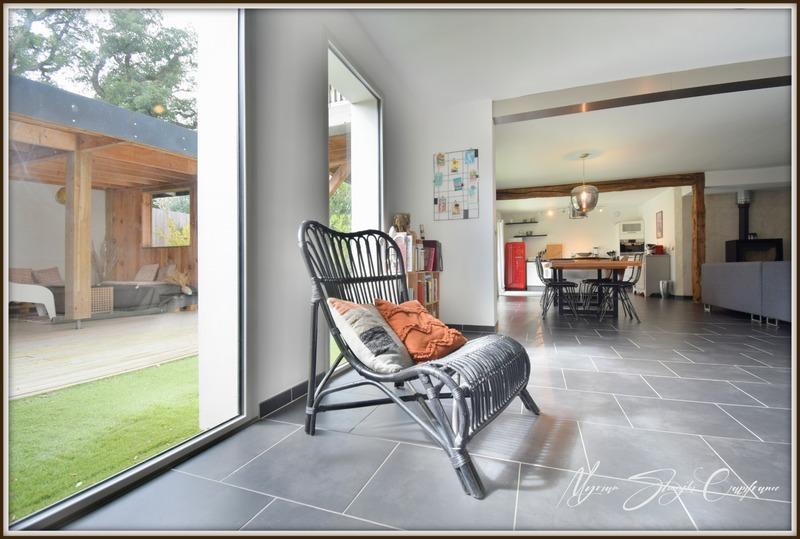 Maison - 306 m² - 8 pièces