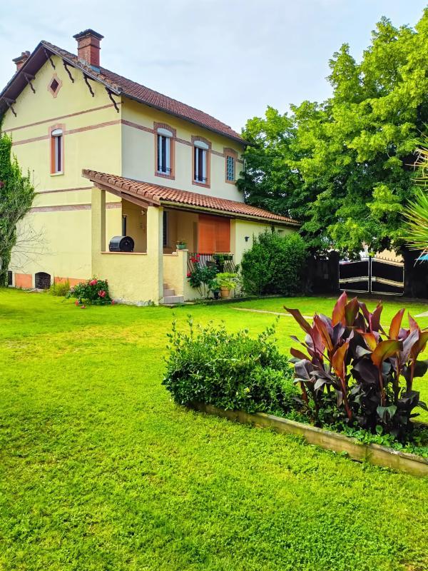 Maison - 240 m² - 8 pièces