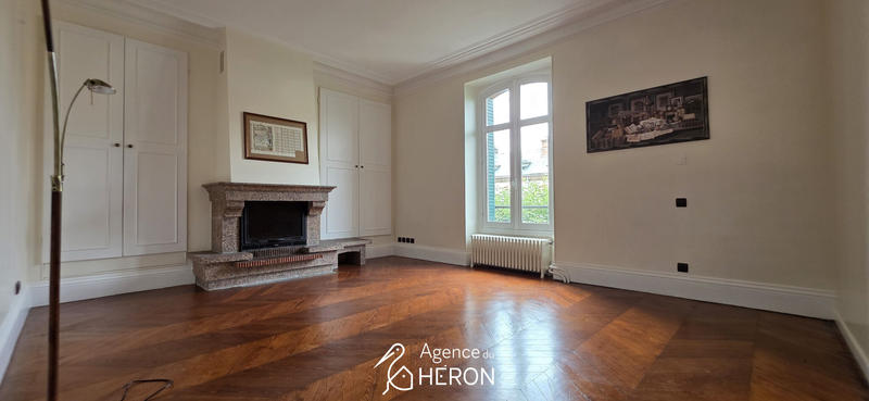 Maison - 240 m² - 9 pièces