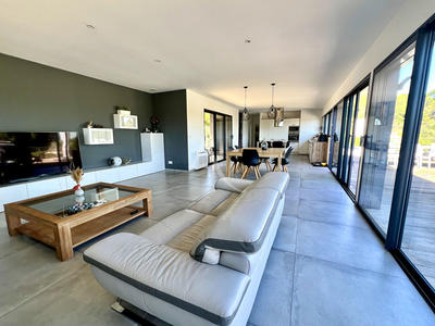 Maison - 277 m² - 6 pièces