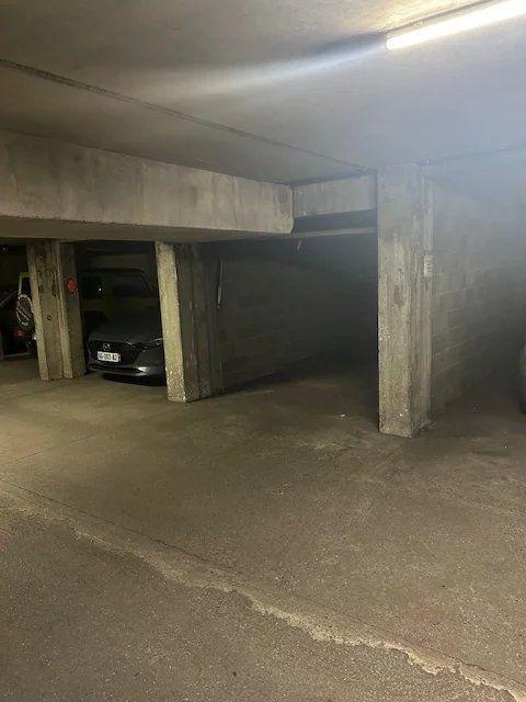 Parking / Garage
