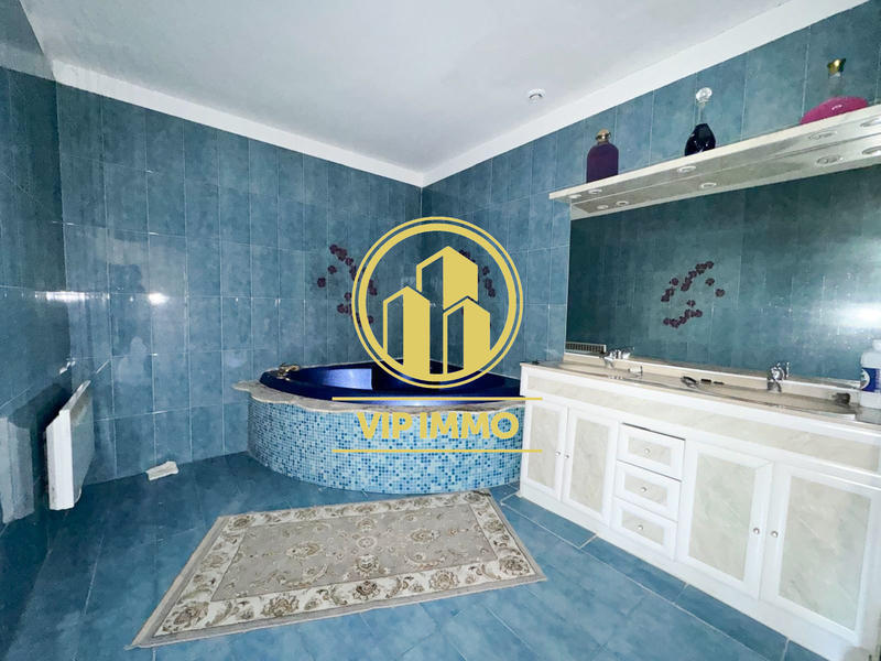 Maison - 203 m² - 5 pièces