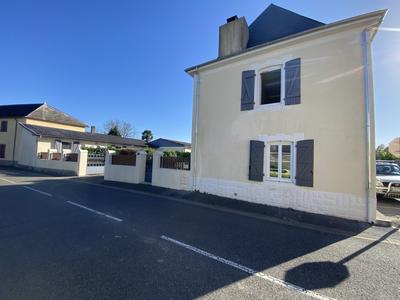 Maison - 223 m² - 8 pièces