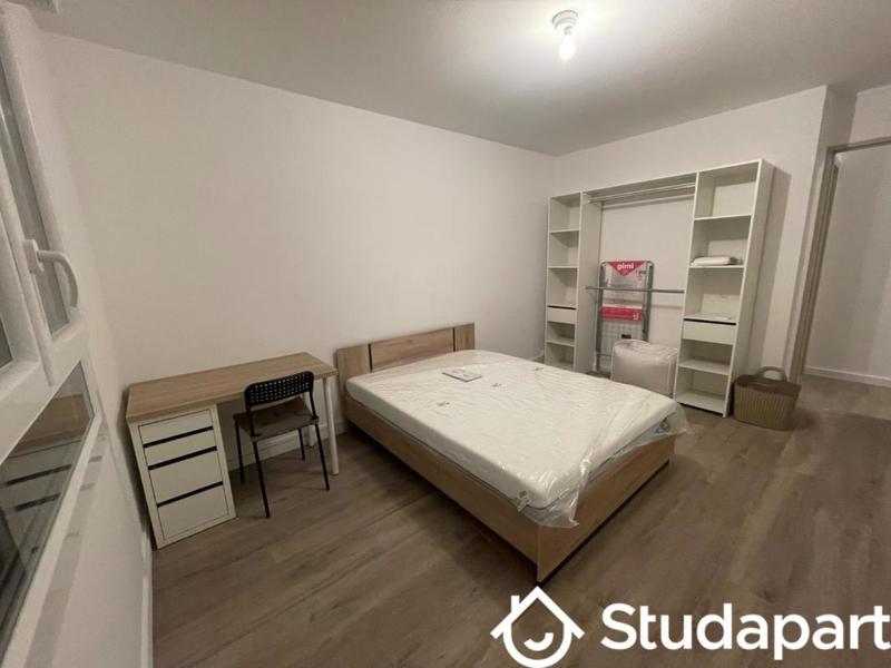 Chambre - 11 m² - 1 pièce