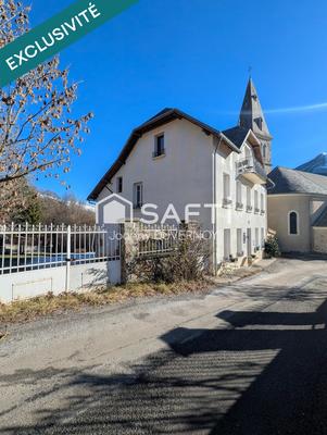 Maison - 238 m² - 8 pièces