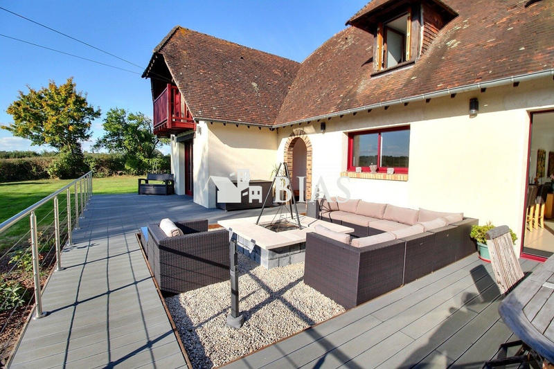 Maison traditionnelle - 187 m² - 7 pièces