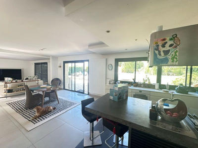 Maison - 224 m² - 7 pièces