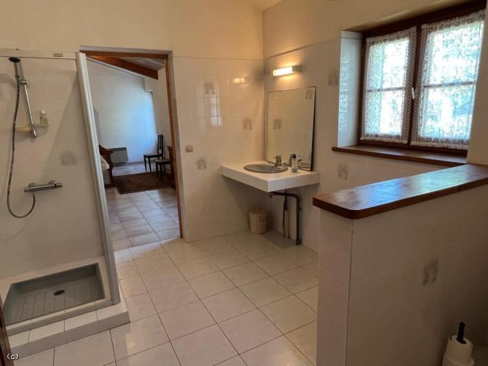 Maison en pierre - 177 m² - 6 pièces