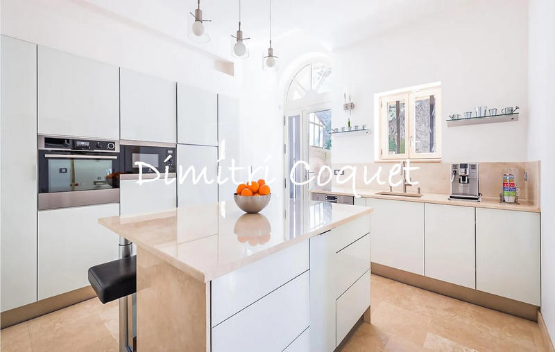 Propriété - 415 m² - 14 pièces