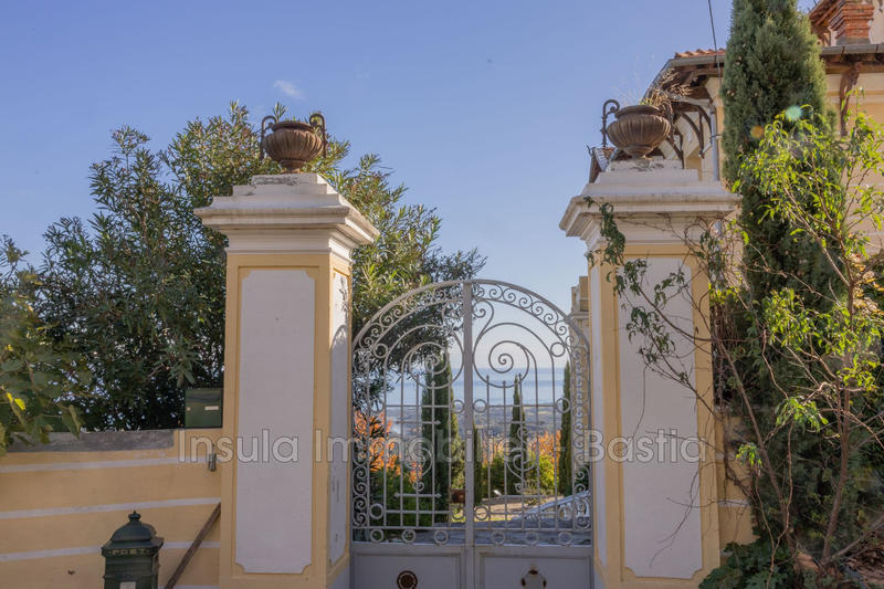 Maison de maîtres - 367 m² - 12 pièces