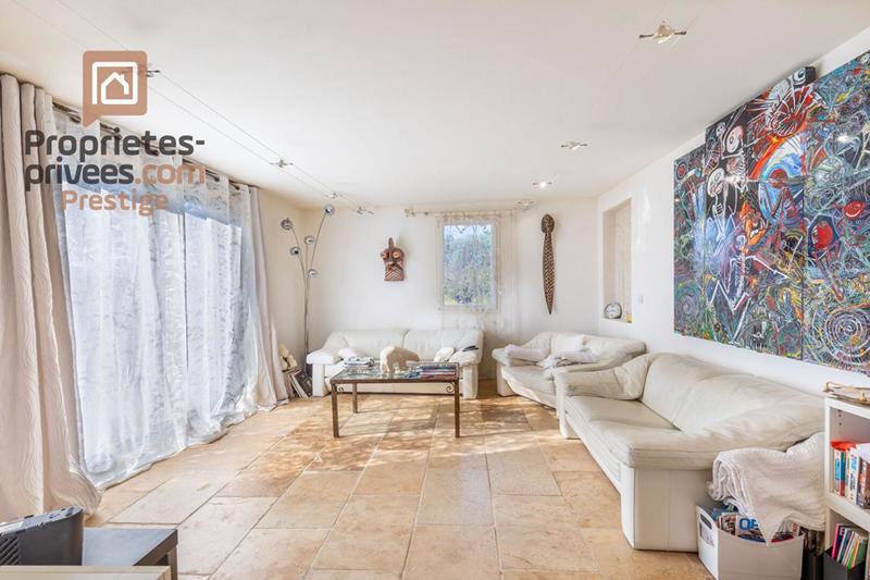 Maison - 275 m² - 10 pièces