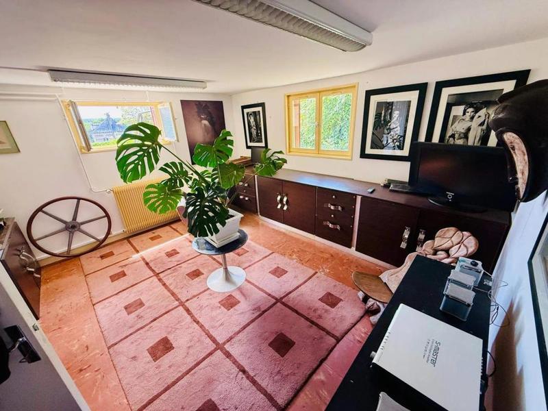 Propriété - 202 m² - 6 pièces