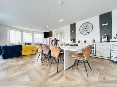 Maison - 300 m² - 10 pièces