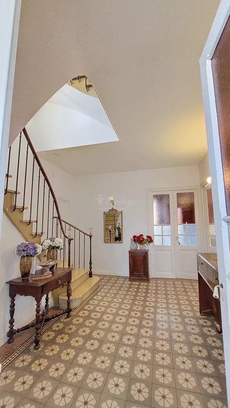 Maison - 300 m² - 11 pièces