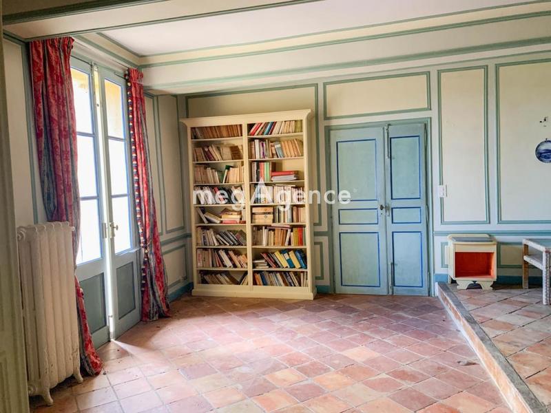 Propriété - 1 000 m² - 12 pièces