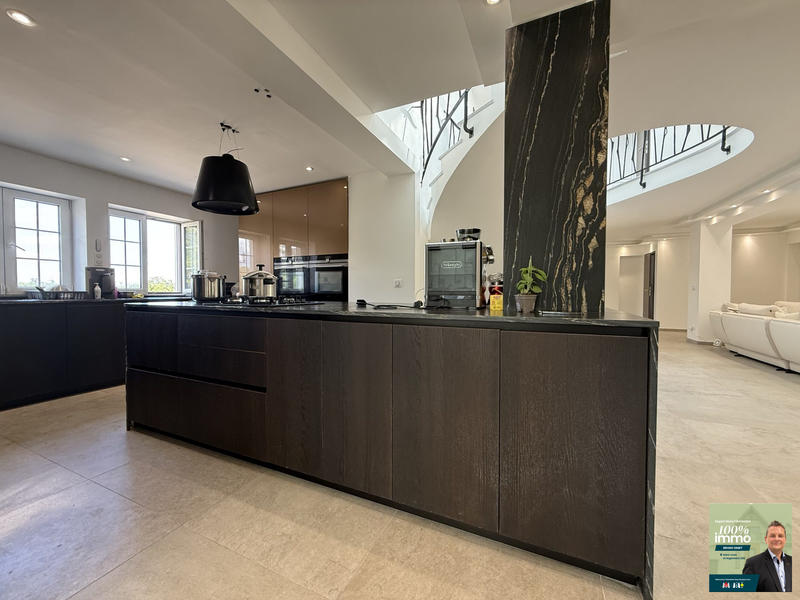 Villa - 486 m² - 11 pièces