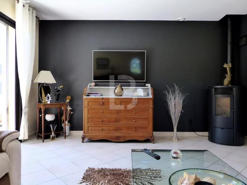 Demeure - 228 m² - 9 pièces