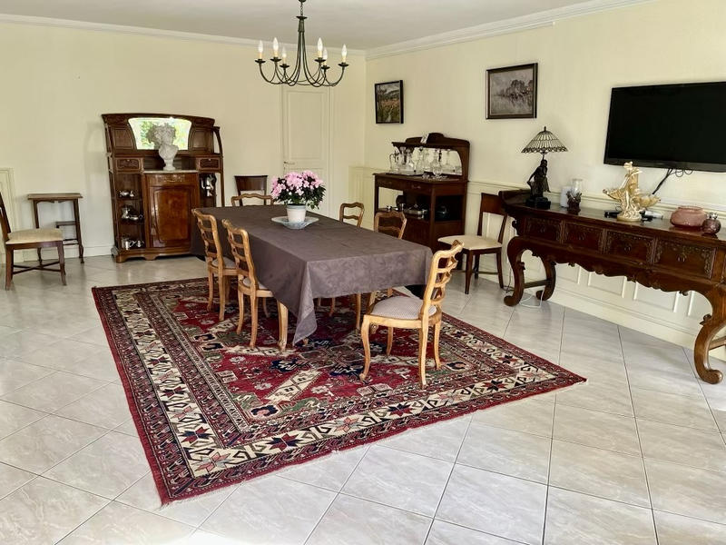 Maison - 369 m² - 11 pièces
