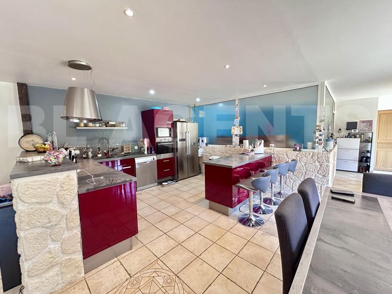 Maison traditionnelle - 199 m² - 7 pièces