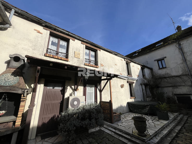 Maison - 230 m² - 8 pièces