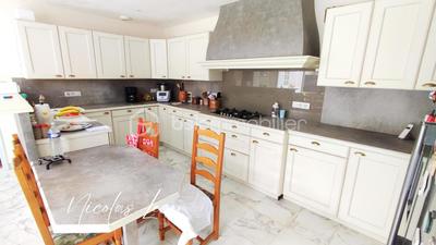 Maison - 195 m² - 7 pièces