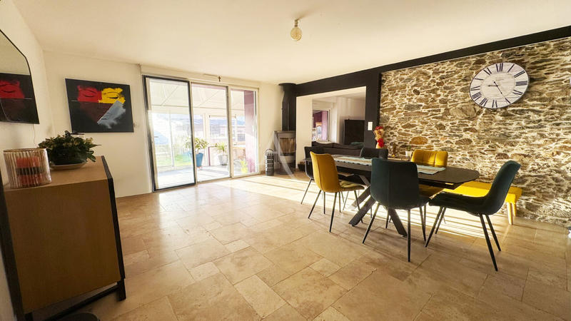 Maison - 207 m² - 10 pièces