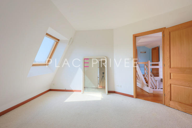 Appartement - 193 m² - 6 pièces